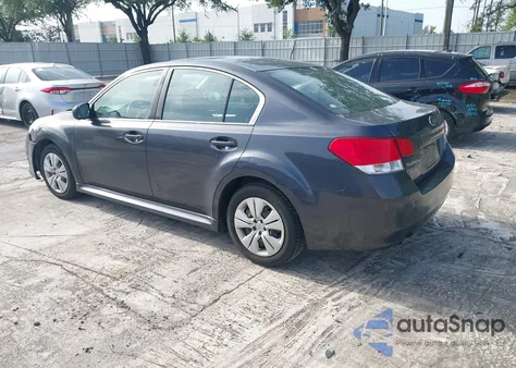 2010 Subaru Legacy 2.5I z USA, uszkodzony, nr VIN 4S3BMBA66A3233523
